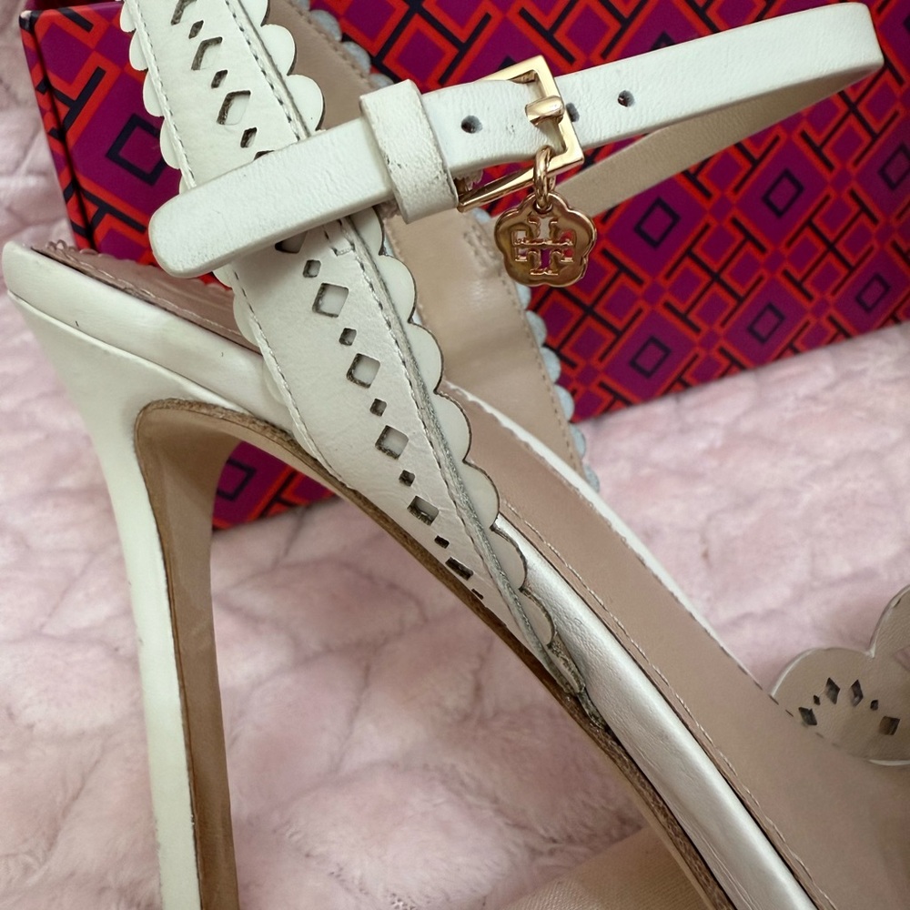 Beautiful Tory Burch Marguerite Slingback High Heels Ivory Floral Leather Sz 6.5 - Picture 11 of 11